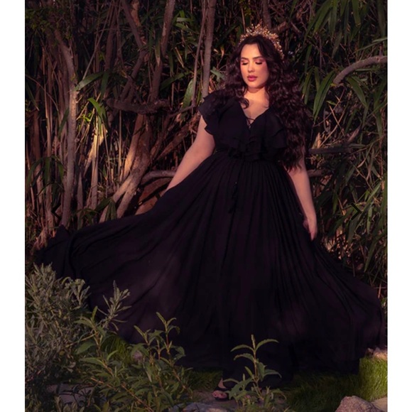 Mythical Goddess Gown by La Femme En Noir - Picture 2 of 8